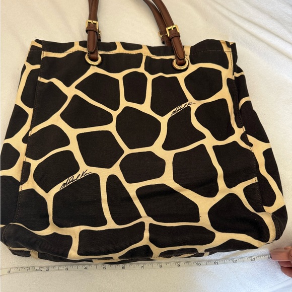 Clearing out house for sale everything must go! Make offers-M kors giraffe print - Picture 9 of 9